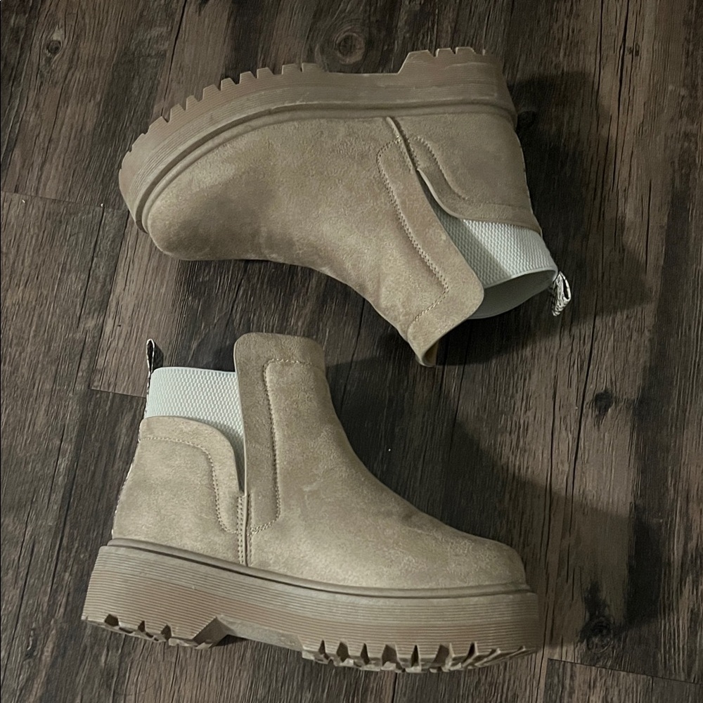 Qupid Tan Ankle Boots
